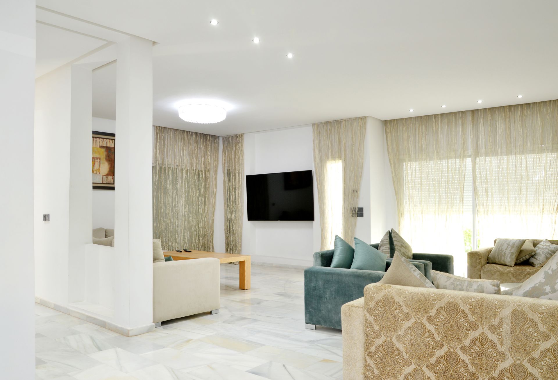 Bright, comfortable modern living room